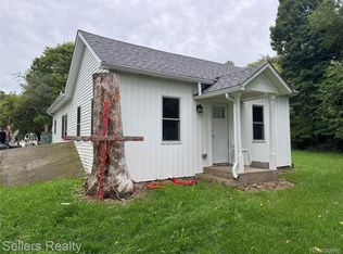 7230 N McKinley Rd, Flushing, MI 48433