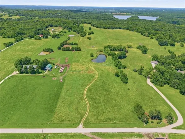 1804 N 300th Rd, Baldwin City, KS 66006