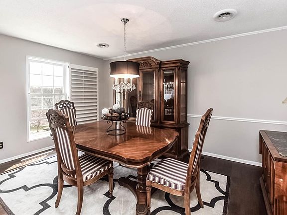 5th image of 10381 Oxford Hill Dr APT 17