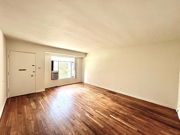 4th image of 1922 N Hollywood Way #1922