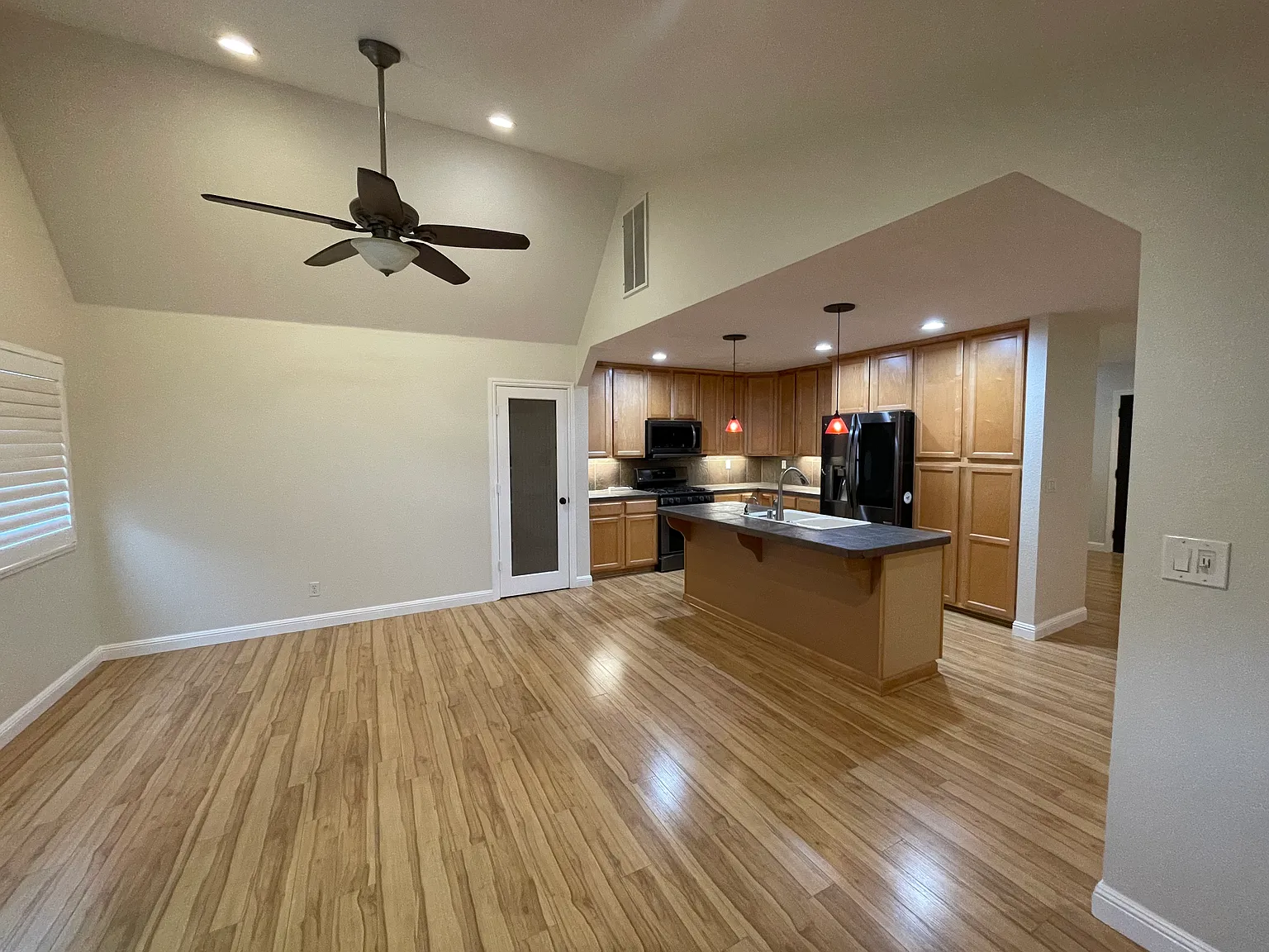 9881 Del Mar Dr — Photo 3