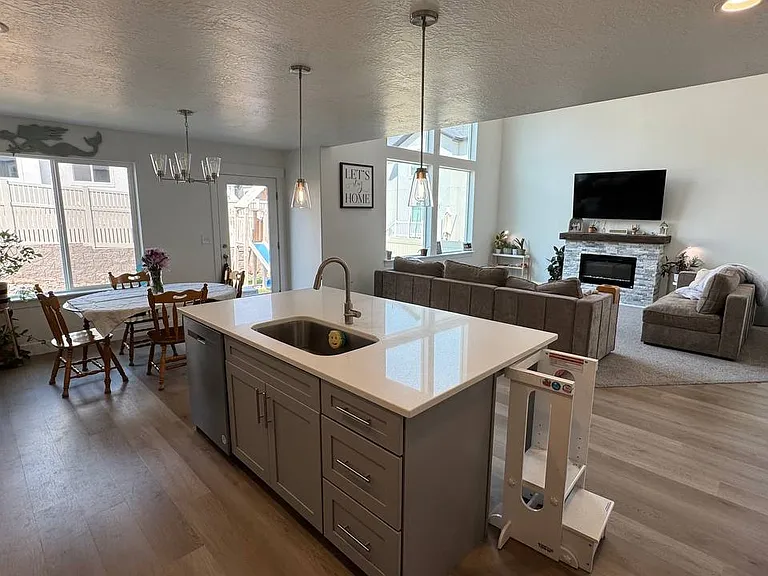 1434 W Boseman Way — Photo 13