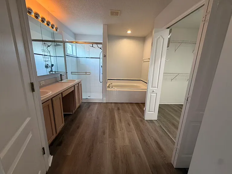 14745 Hartford Run Dr — Photo 16
