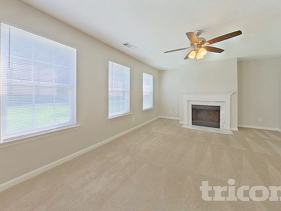 2nd image of 693 Grandview Cir