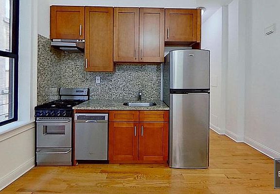3rd image of 245 W 51st St APT 912