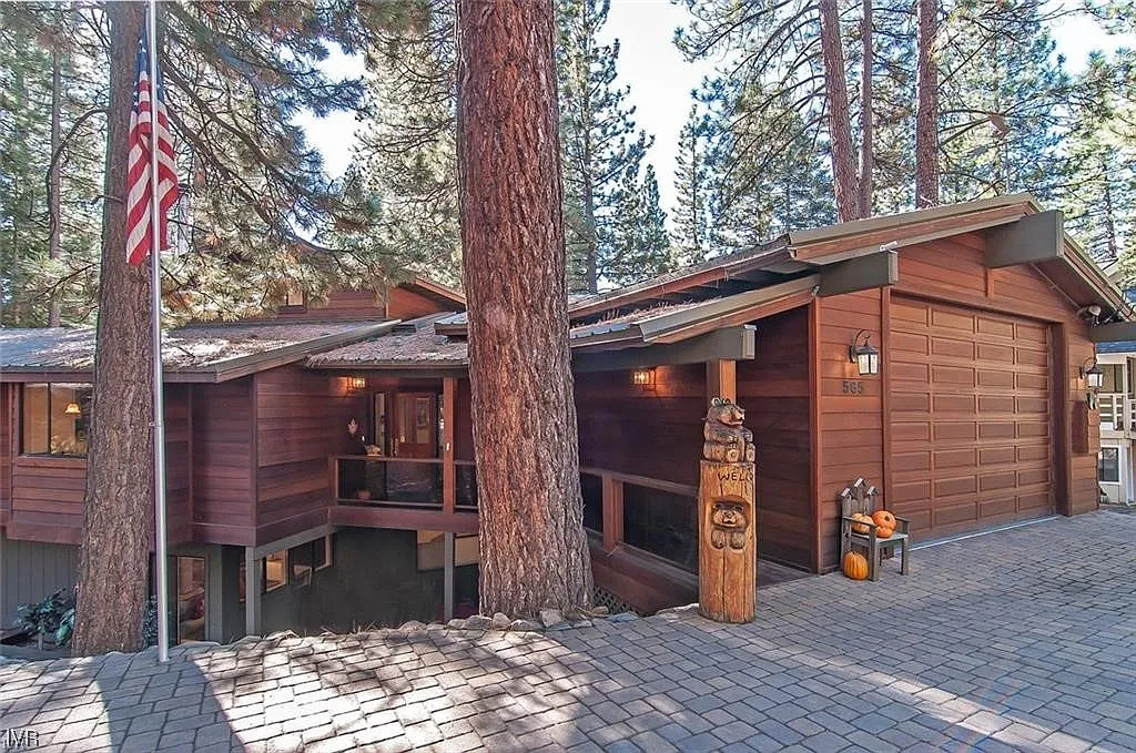 565 Silvertip Dr photo 1