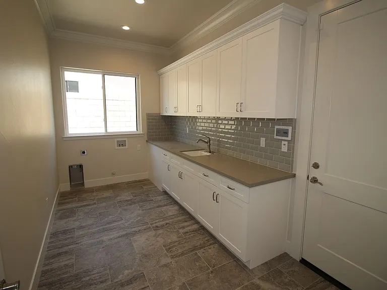 2104 Las Palmas — Photo 13