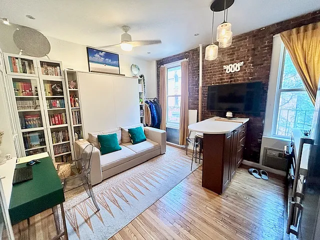 304 W 10th St #2B — Photo 9