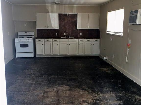 4th image of 2212 Oakland Dr