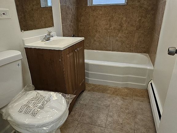 5th image of 1384 Brown St