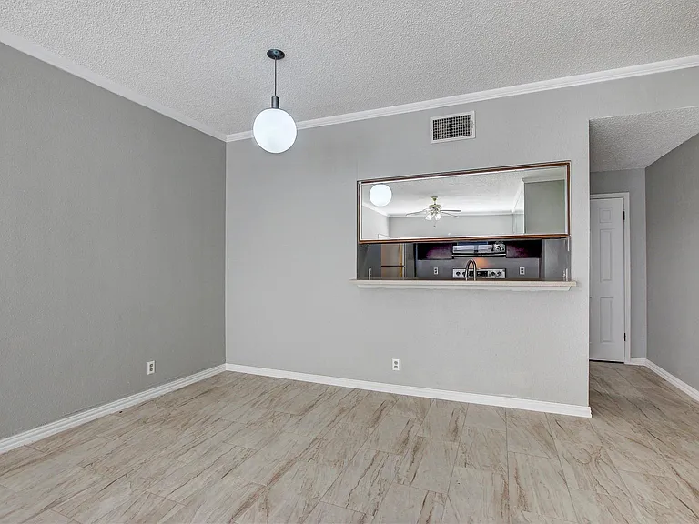 807 W 25th St #210 — Photo 7