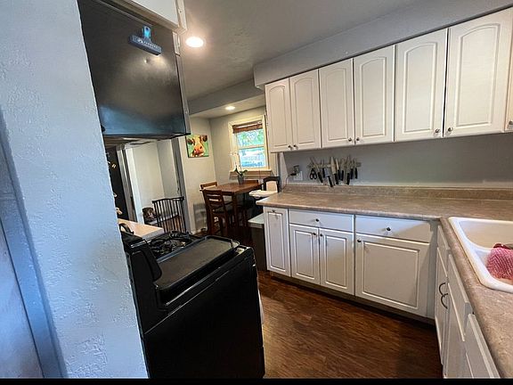 5th image of 1833 N Shore Dr