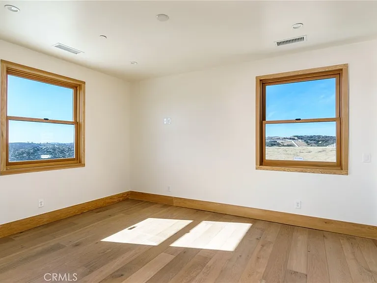 37219 Quarter Valley Rd — Photo 16