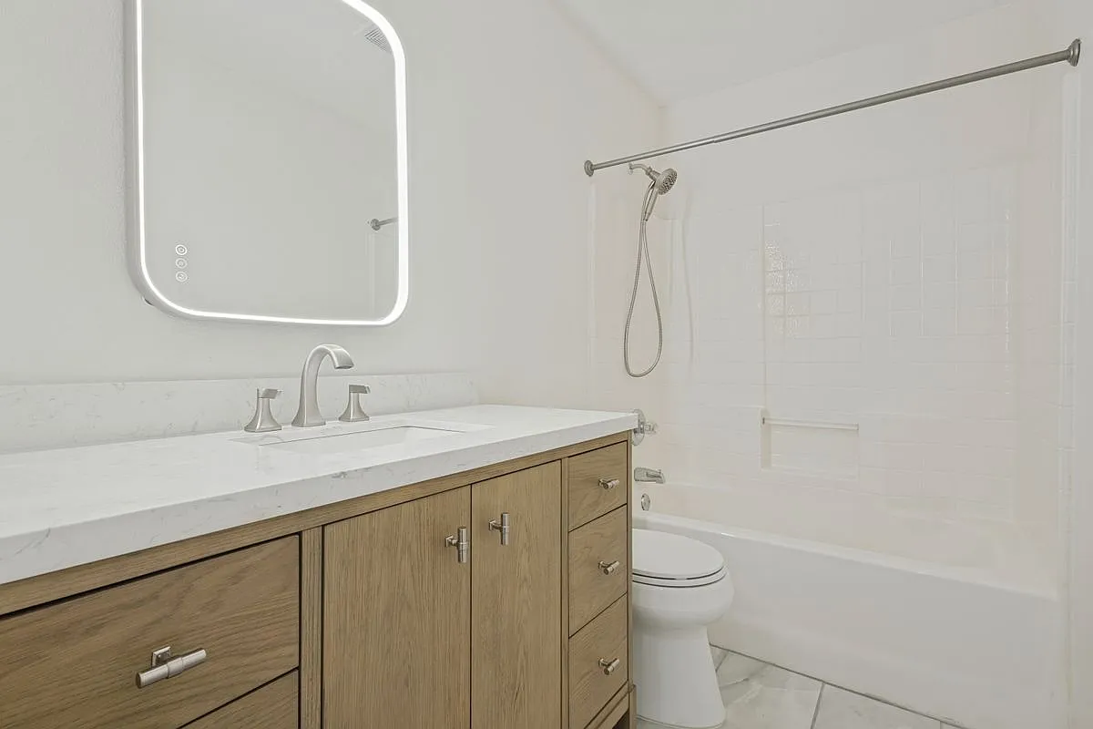 3 bed, 2.0 bath, 1648 sqft, $2,050 — Photo 3