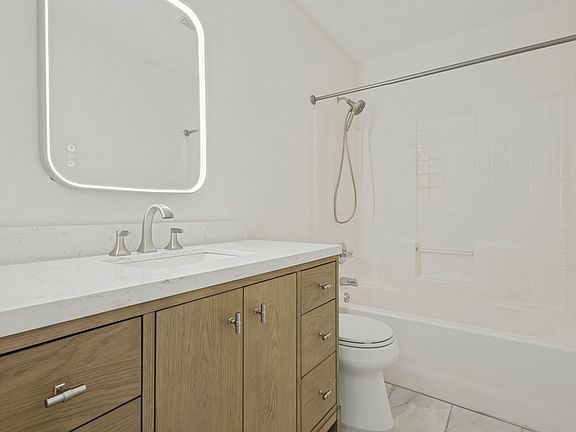 3rd image of 2405 Collier Dr