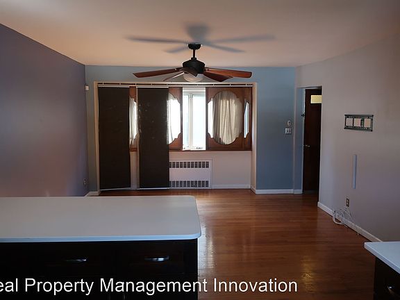 2nd image of 221 E Hawthorne Ave