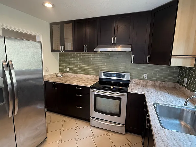 1415 Eddy St — Photo 9