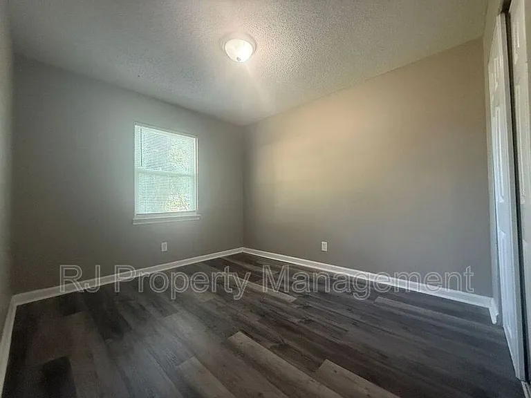 3981 Maynard Dr — Photo 7
