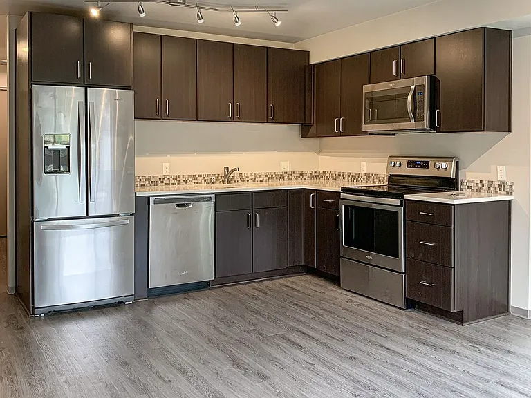 2400 E Boston St — Photo 6