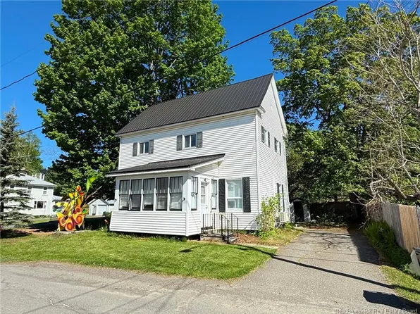 106 College St, Woodstock, NB E7M 1K6