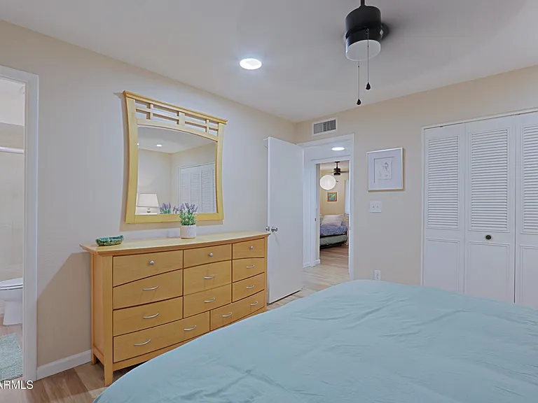 703 E Auburn Dr — Photo 22