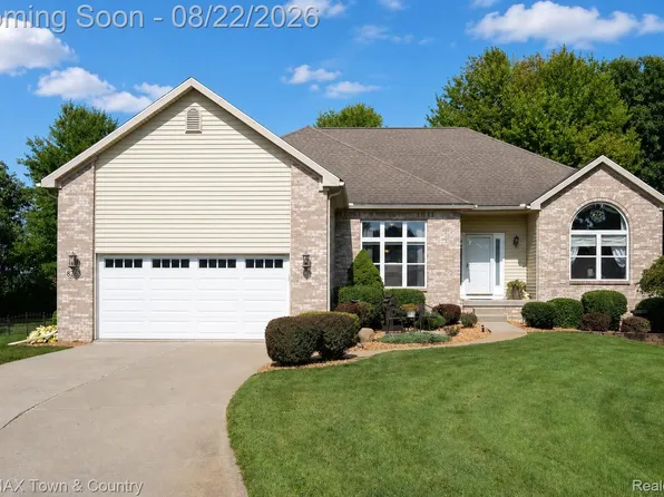 8263 Woodcreek Ct, Swartz Creek, MI 48473