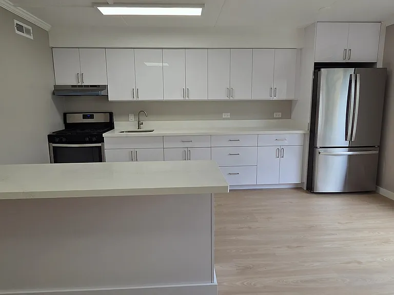 910 Ahana St #402 — Photo 2