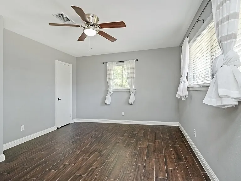 1719 Longhorn Dr — Photo 32