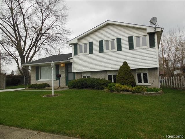 1st image of 29290 Lyndon St