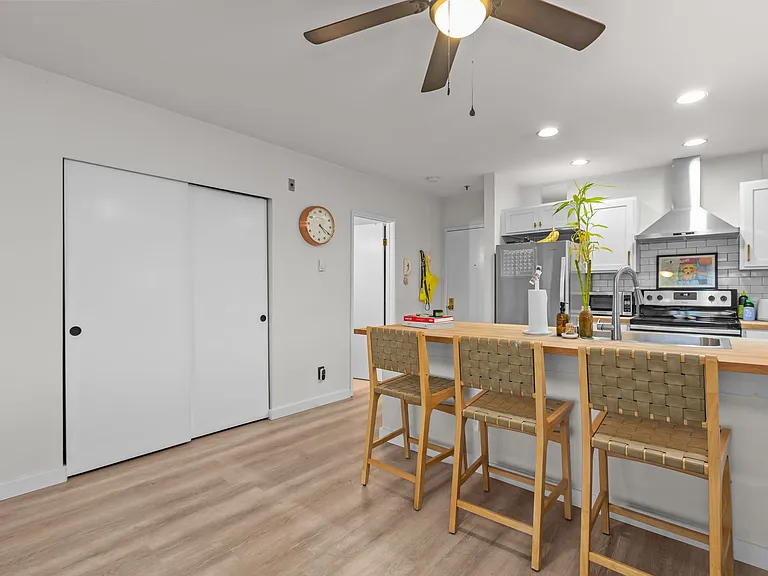 2827 Franklin Ave E #S5 — Photo 4