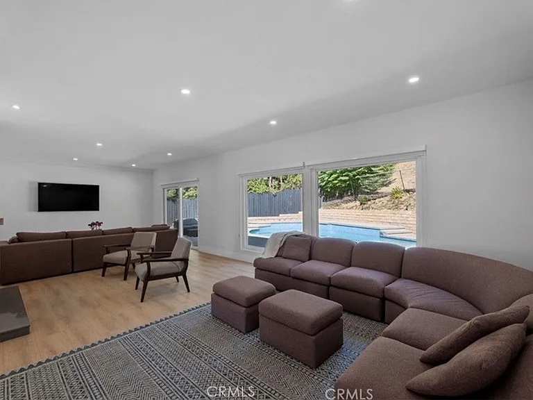 4240 Kingfisher Rd — Photo 4
