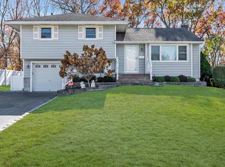 42 Shirley Ct, Commack, NY 11725