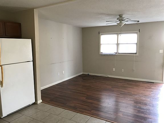 3rd image of 1100 Hutchins Dr
