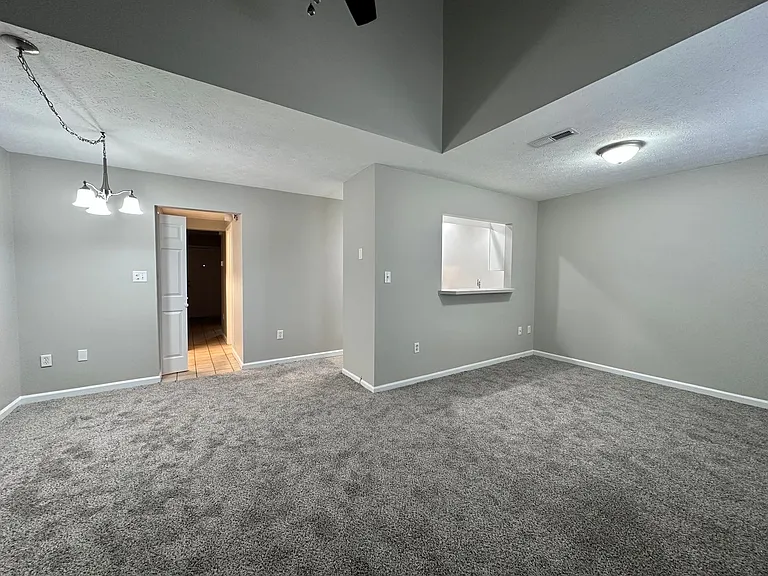 Breckenridge Apartment Homes — Photo 30