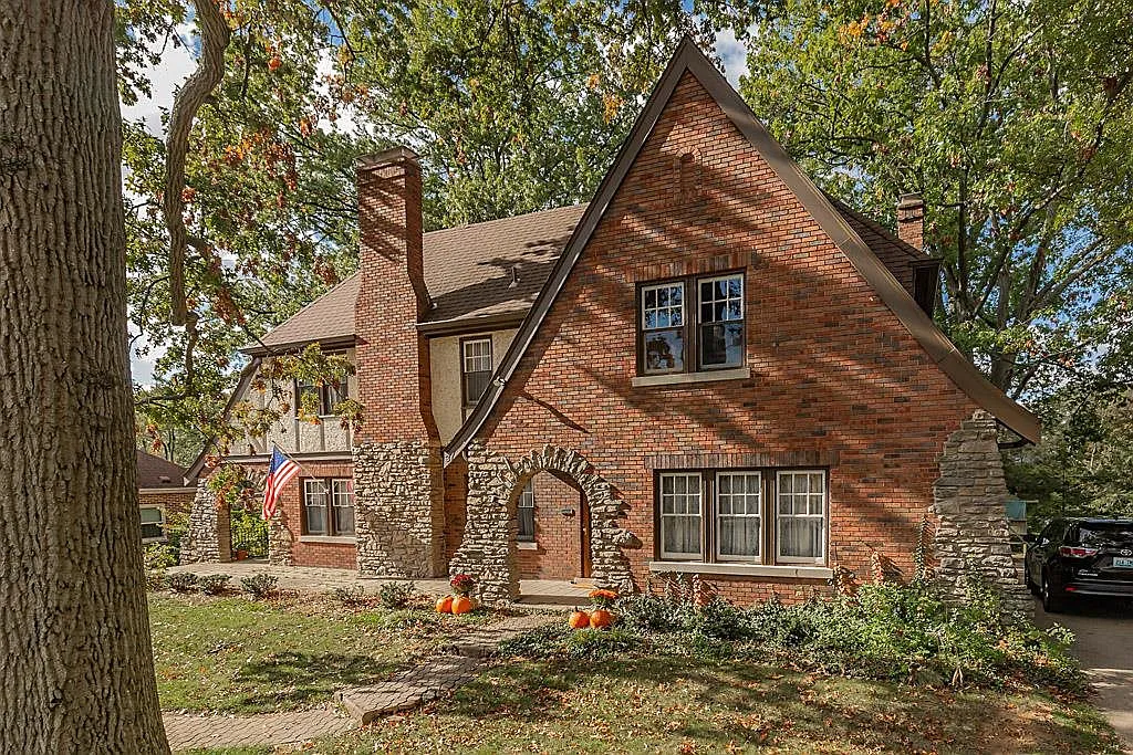 37 Sweetbriar Ave photo 1