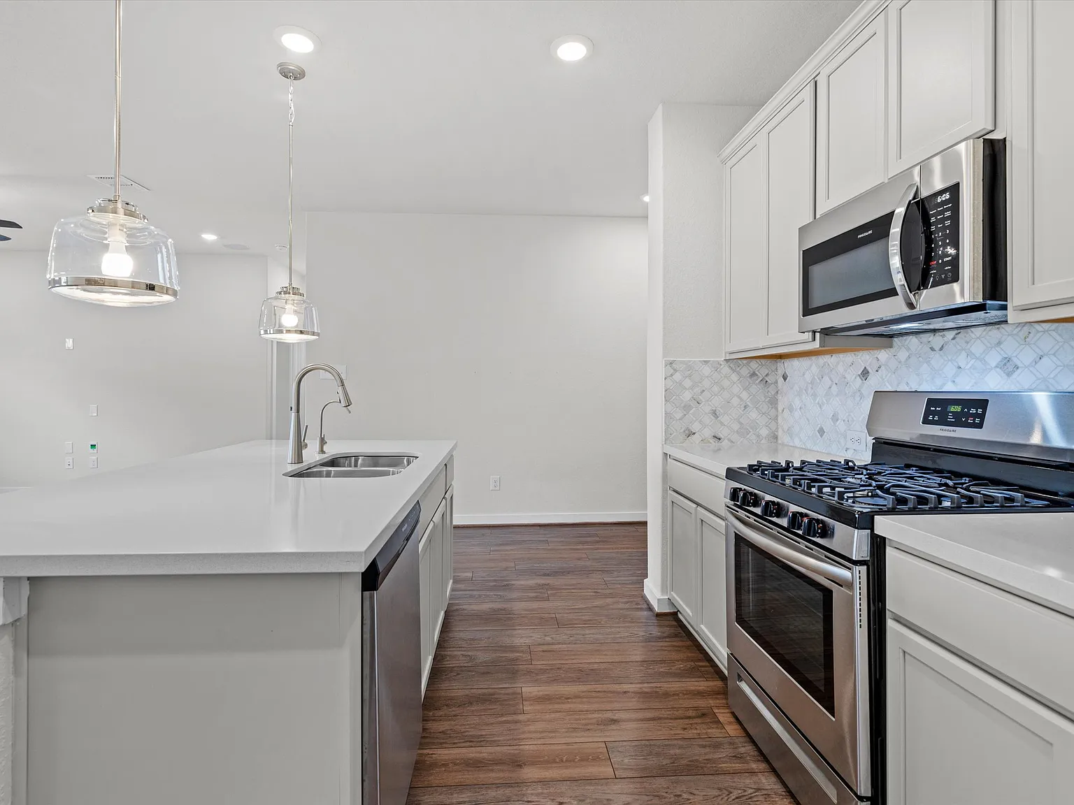 4 bed, 1609 sqft, $1,875 — Photo 3