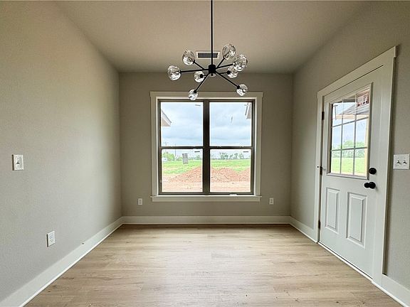 5th image of 2104 Taylor Orchard Rd