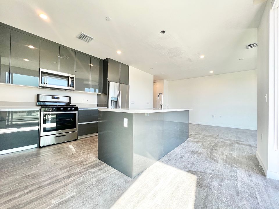 1st image of 716 N Sweetzer Ave #306
