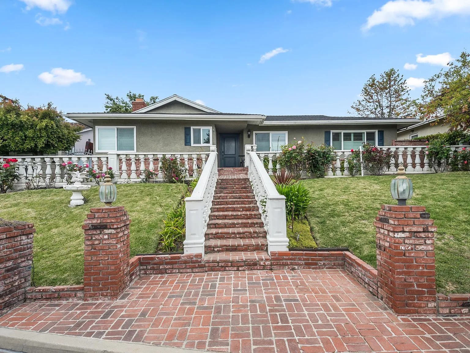 4 bed, 1750 sqft, $4,400 — Photo 1