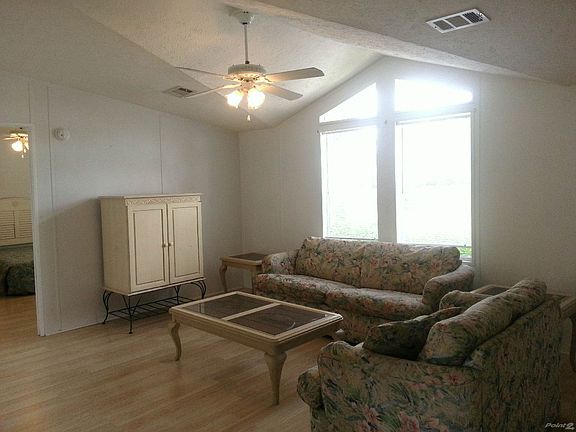 spacious, new flooring, ceiling fan, fresh paint