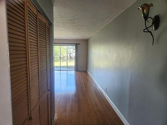 5th image of 342 Southwind Drive #101
