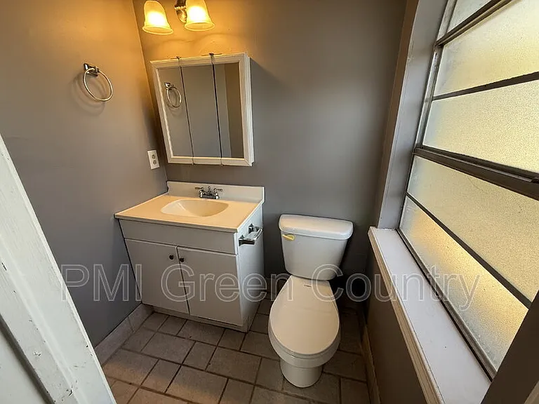 306 E 3rd St — Photo 13