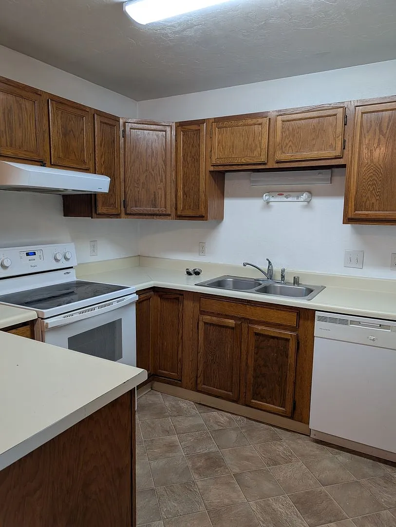 27th Ave 1025 — Photo 3
