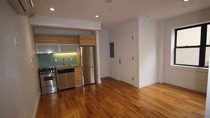 Rented by Nooklyn NYC LLC | media 18