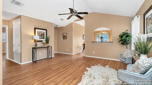 4 bed, 2.0 bath, 1526 sqft, $1,700 — Photo 4