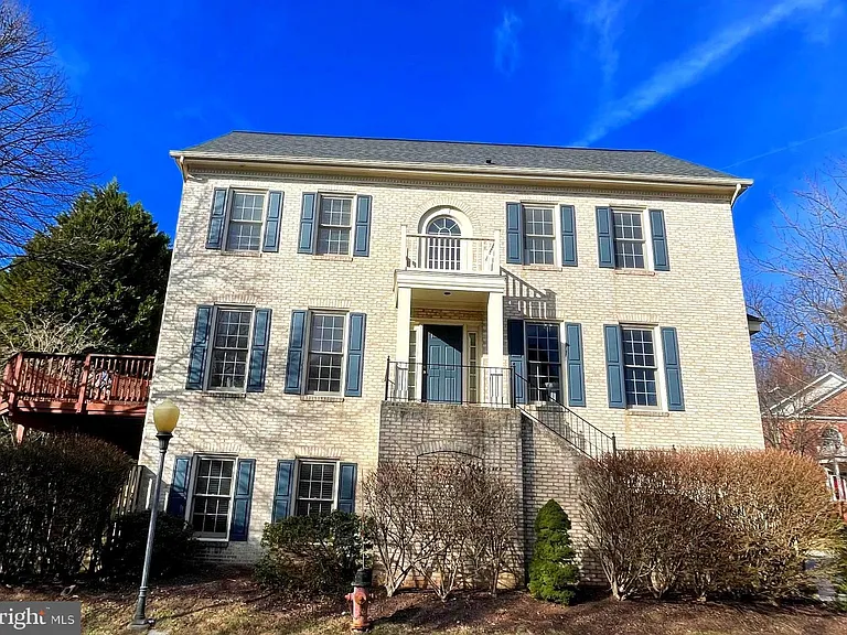1030 Grand Oak Way — Photo 1