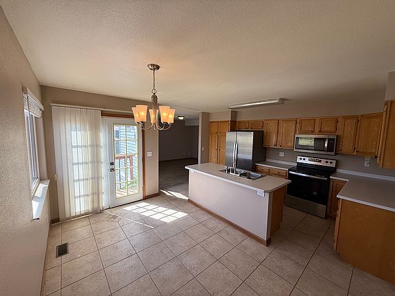 3rd image of 725 Pennington Dr