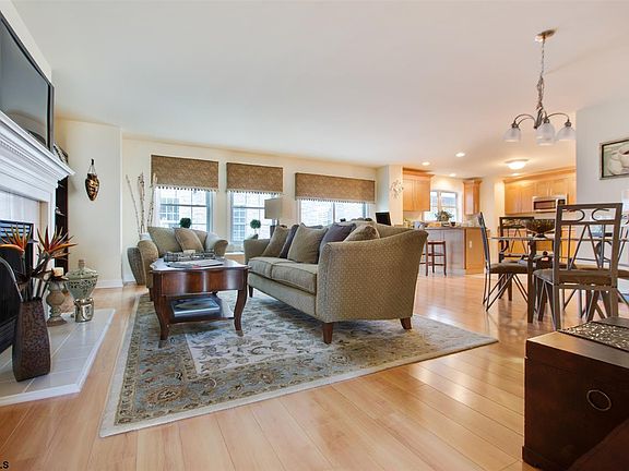 4th image of 117 W Church St #117