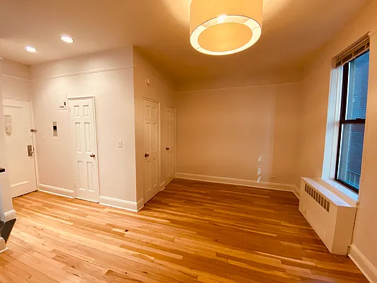 Rented by Metropolis Real Estate of Manhattan | media 22