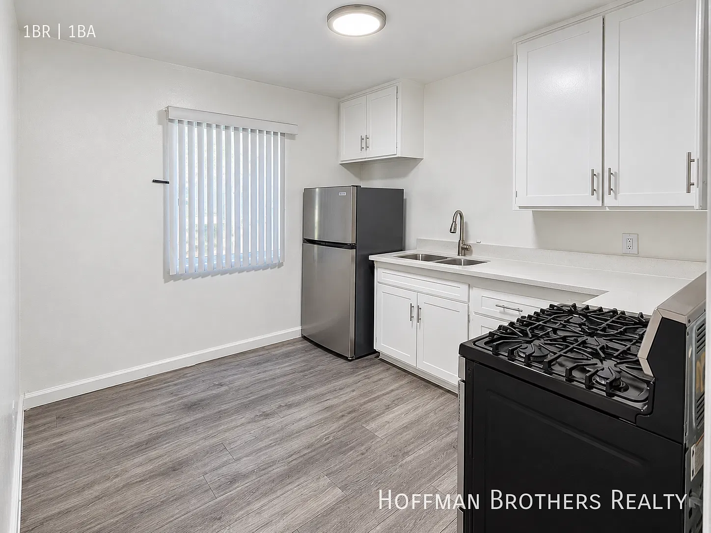Spacious South LA Apartment with Ceiling Fans & Full Kitchen Appliances — Photo 2